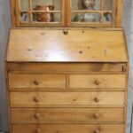 antiek bureau / vitrine